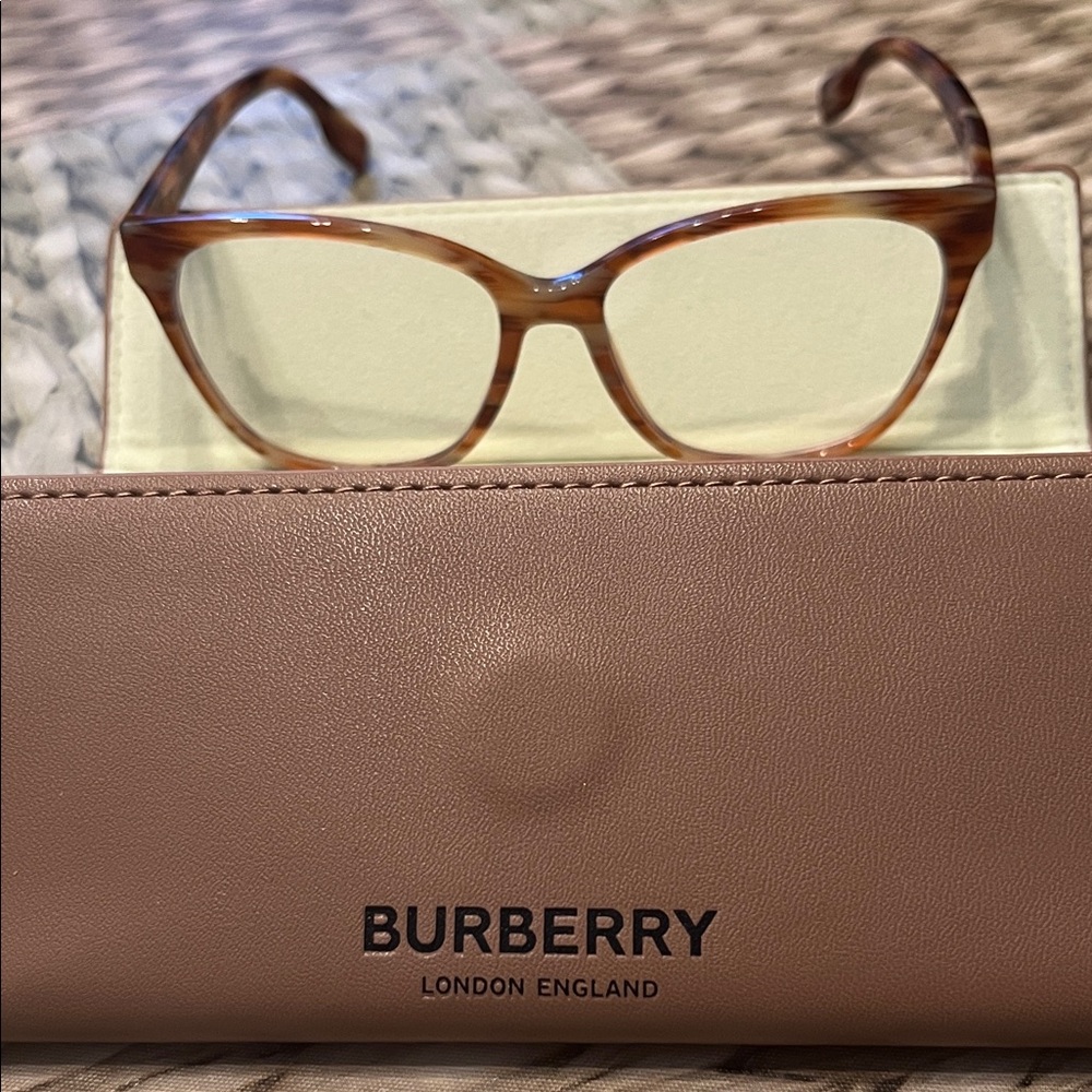 SALE!!!⬇️Burberry Women's Glasses in Tortoise Pattern